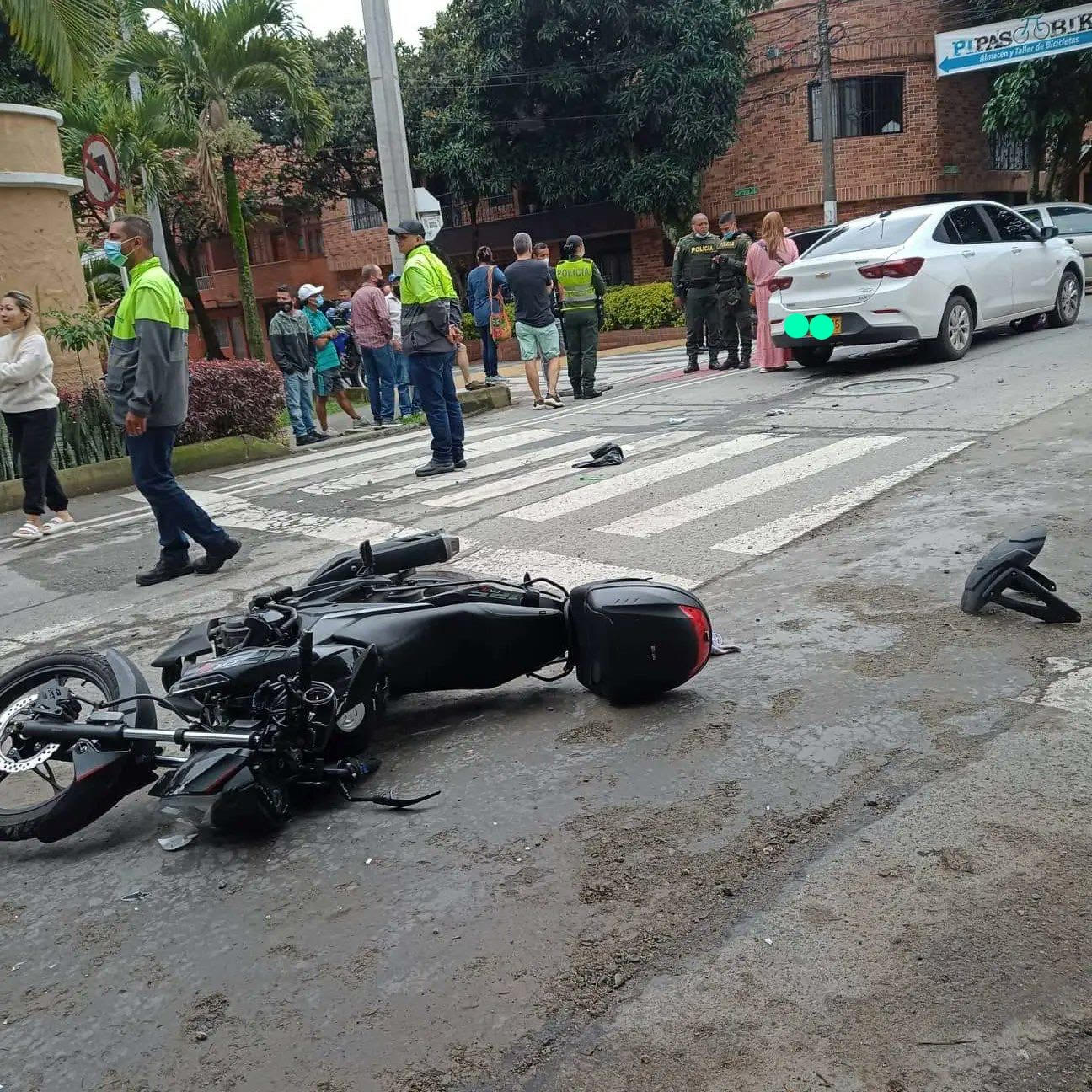 Accidente en Envigado, Antioquia, donde un conductor borracho atropelló a una enfermera.