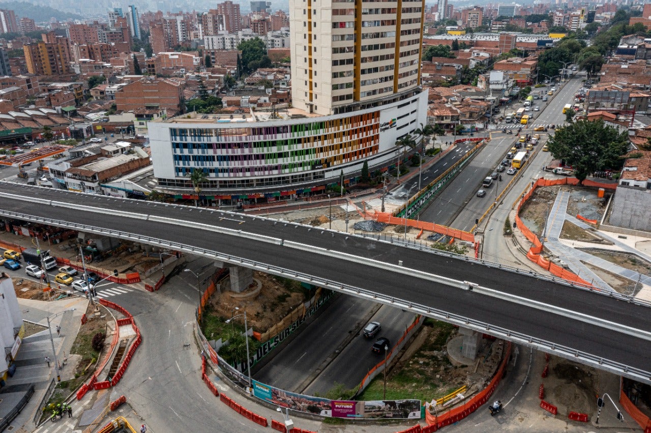 Durante dos semanas habrá cierres en la glorieta de la Avenida San Juan con Avenida 80