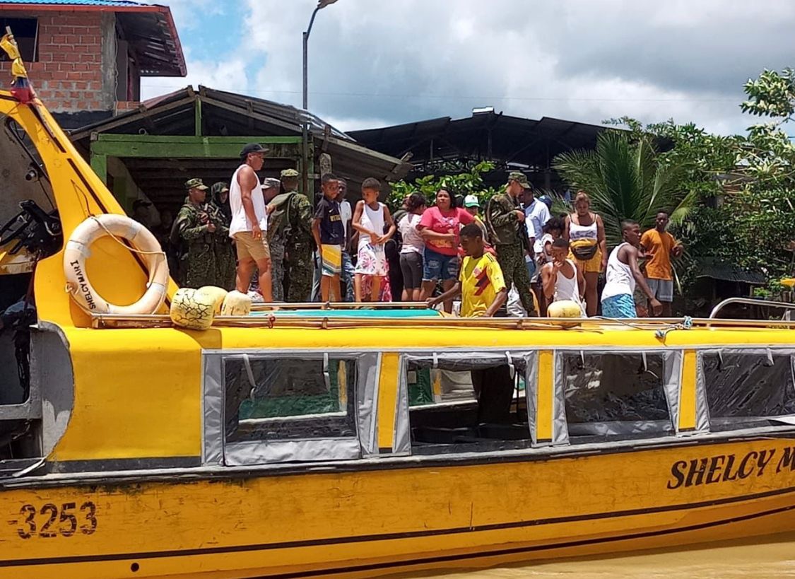 La embrocación llegó a su destino acompañada de las autoridades.