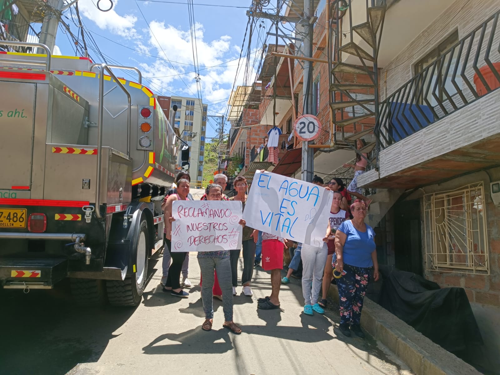 Un sector del barrio París de Bello lleva varios días sin agua