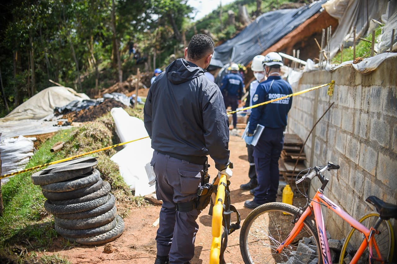 La víctima falleció cuando laboraba en una obra de construcción que no cumplía con los requisitos legales.