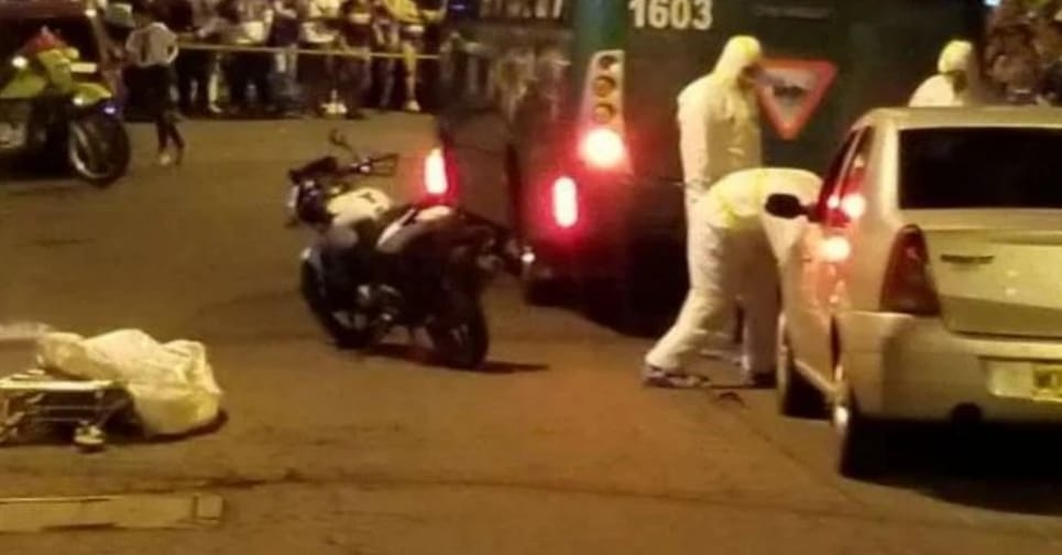 Un bus embistió a un motociclista en el barrio Pedregal de Medellín