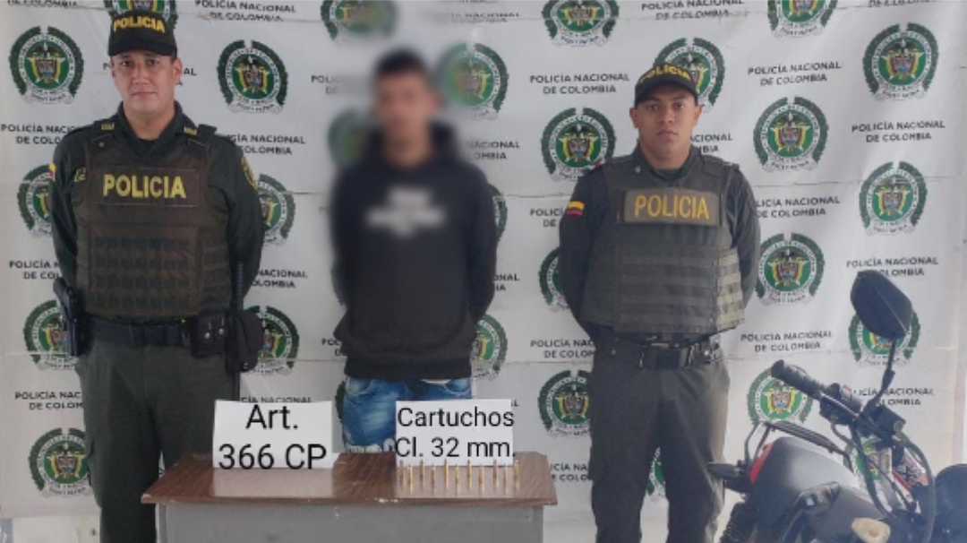 Este extranjero fue sorprendido con armas y municiones.