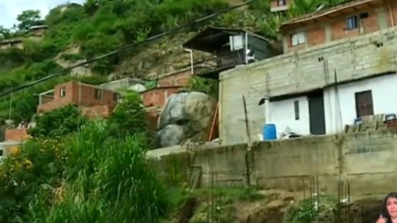 Seis viviendas fueron evacuadas de manera preventiva.