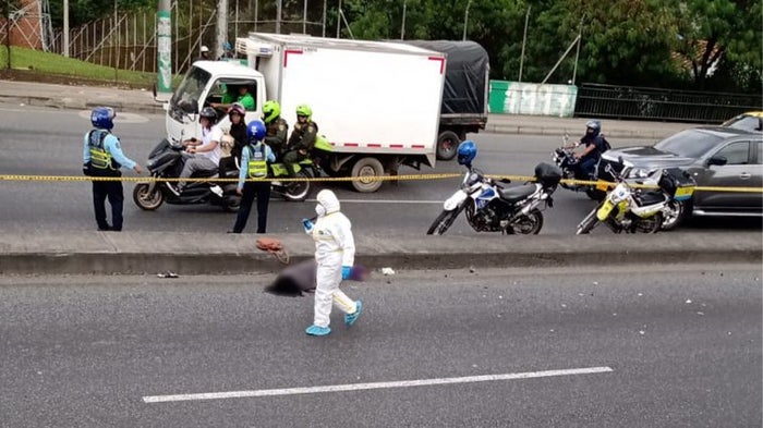 El conductor de la moto y su acompañante, resultaron lesionados.