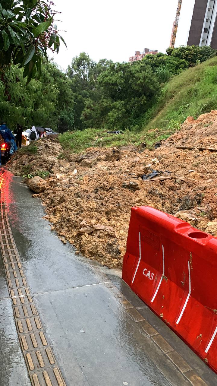 Derrumbe afectó al barrio Rodeo Alto a la altura de la unidad Atavanza.