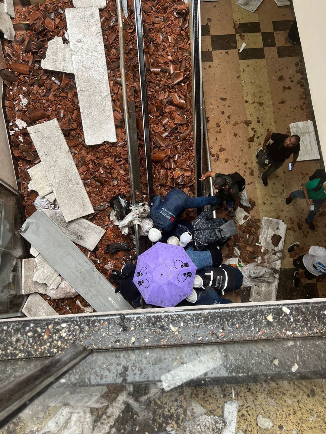 [Fotos] Un hombre se cayó desde un techo del Centro Comercial Monterrey