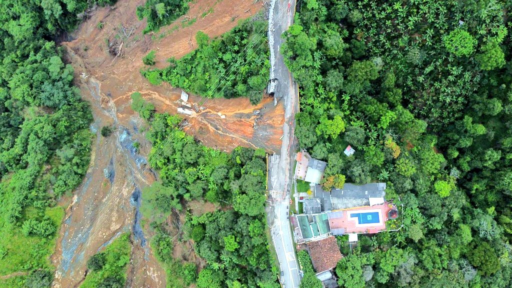 Pérdida de banca en vía Medellín- La Pintada