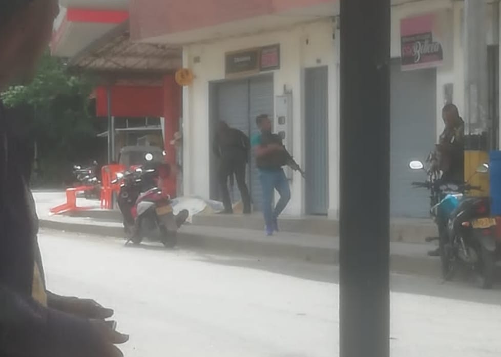 utoridades no han podido evacuar a los dos policías heridos en ataque armado en Uramita, Antioquia
