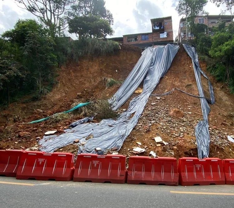 Las lluvias de los últimos días han generado nuevos desprendimientos de tierra en el sector.