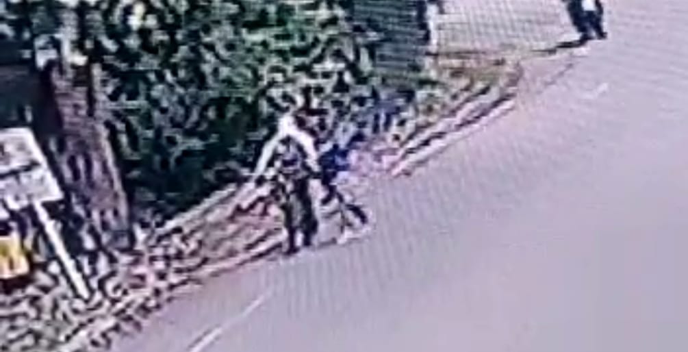 [Video] Le robaron la bicicleta a ciclista en la Avenida Las Palmas de Medellín