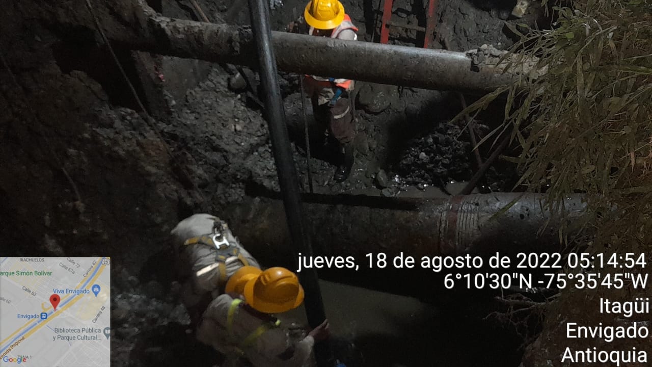 Cuadrillas y carros tanque de EPM hacen presencia en el lugar para suministrar el vital líquido.