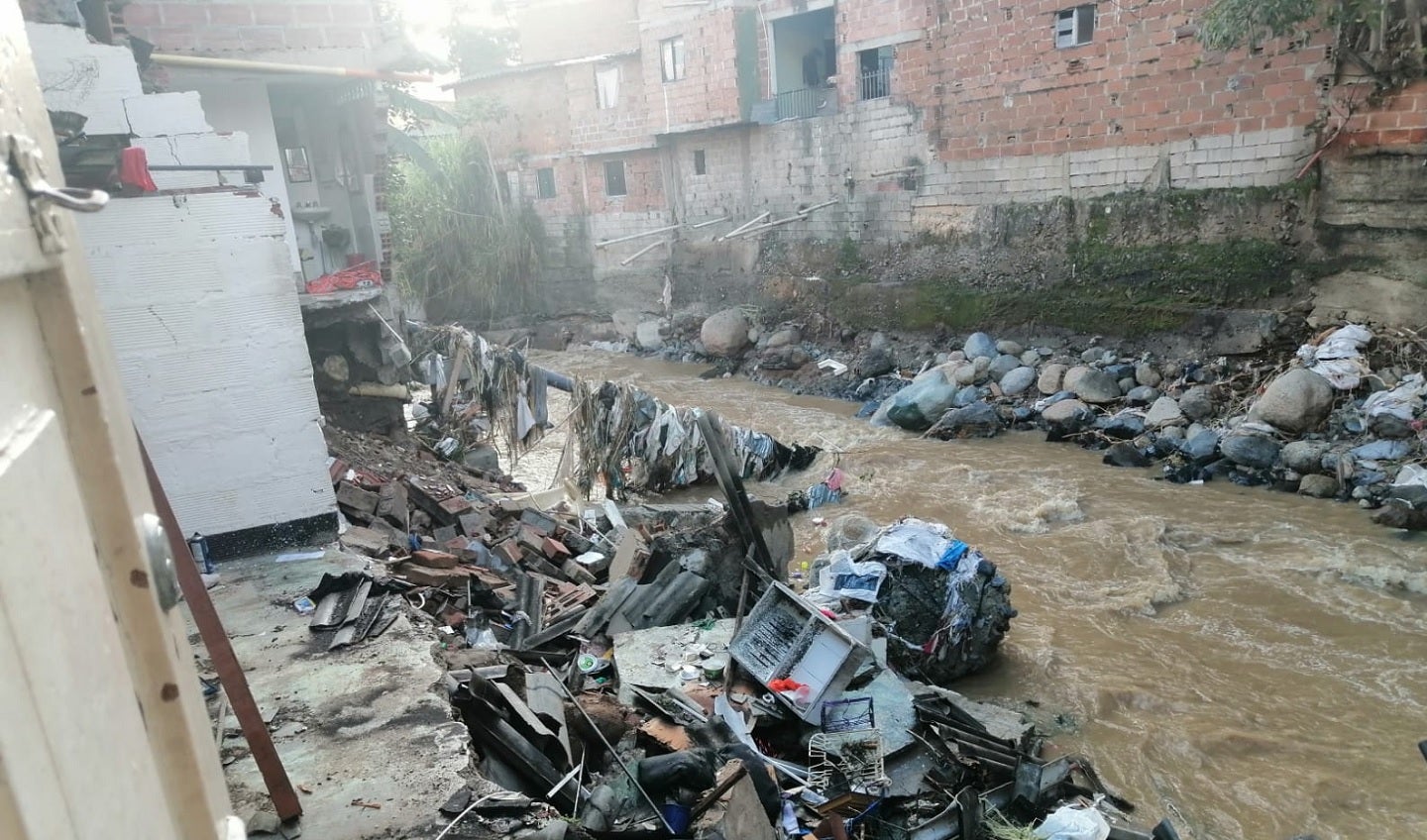 1.400 familias afectadas por desbordamiento de quebradas en Bello, Antioquia.