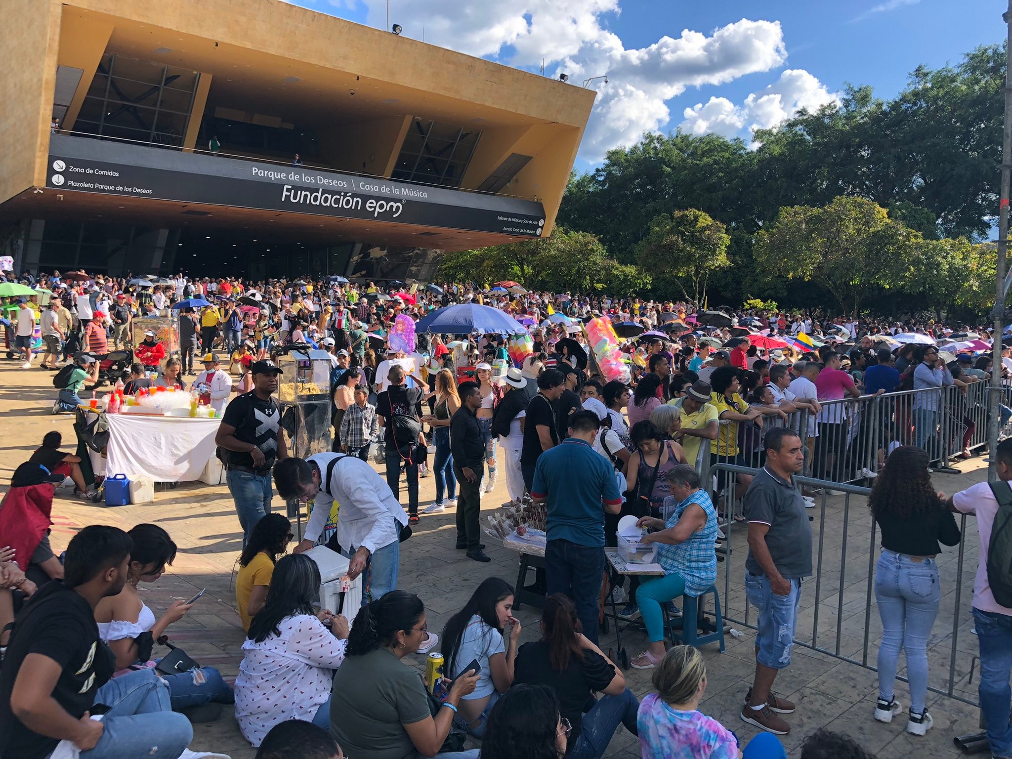 Parque de las Luces de Medellín durante la posesión de Gustavo Petro