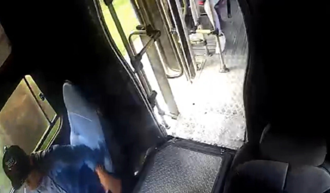 Se subieron a un bus para asaltar a los pasajeros