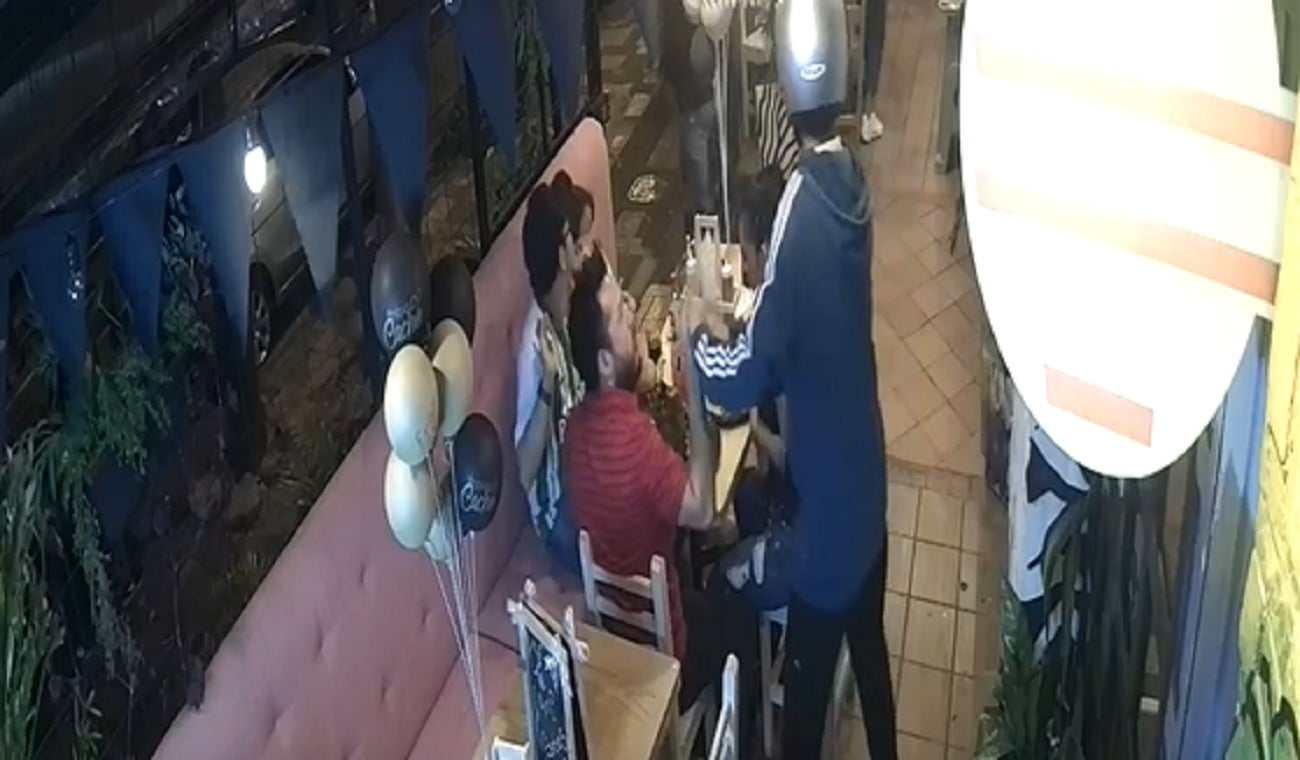 Roban a comensales en restaurante de Laureles