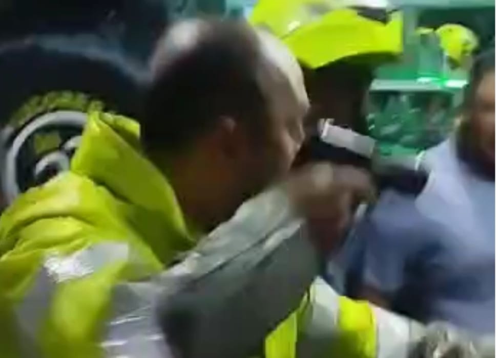 [Video] Se metieron a una licorera y decomisaron dos armas traumáticas en Bello