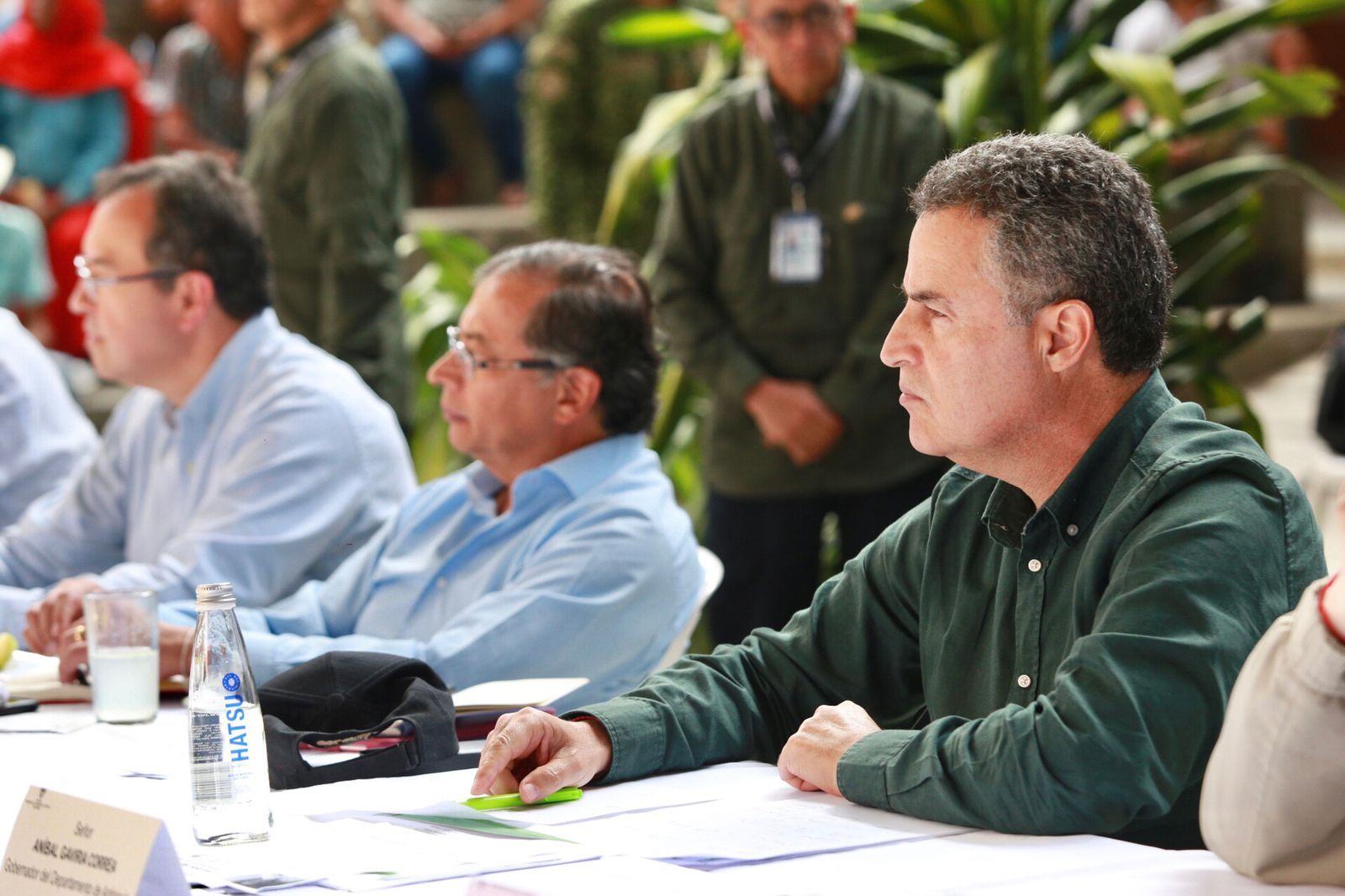 Gustavo Petro en su visita a Ituango con el Gobernador de Antioquia.