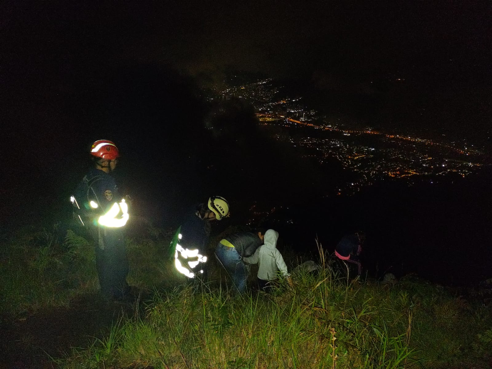 Grupo de personas rescatadas en Copacabana, Antioquia
