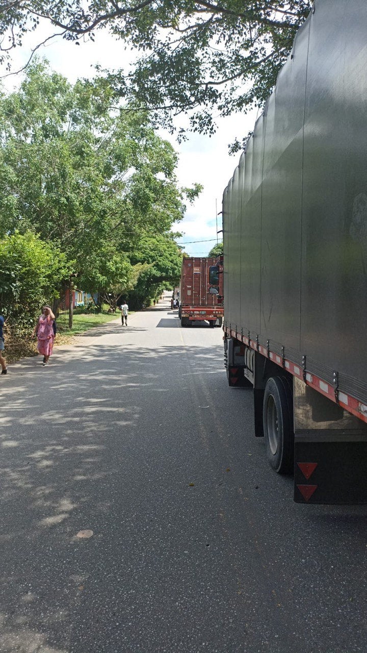 Mineros mantienen bloqueada la vía a la Costa Atlántica en Cáceres, Antioquia