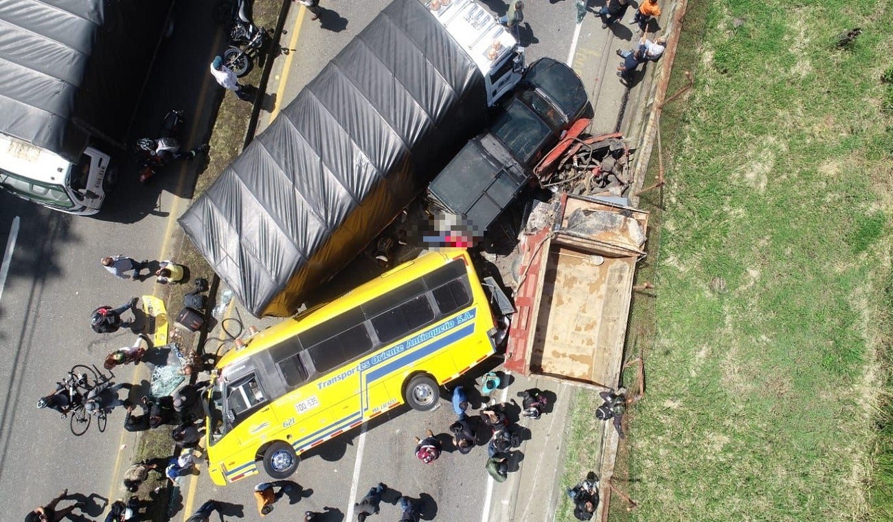 Accidente en la autopista Medellín - Bogotá dejó una persona fallecida