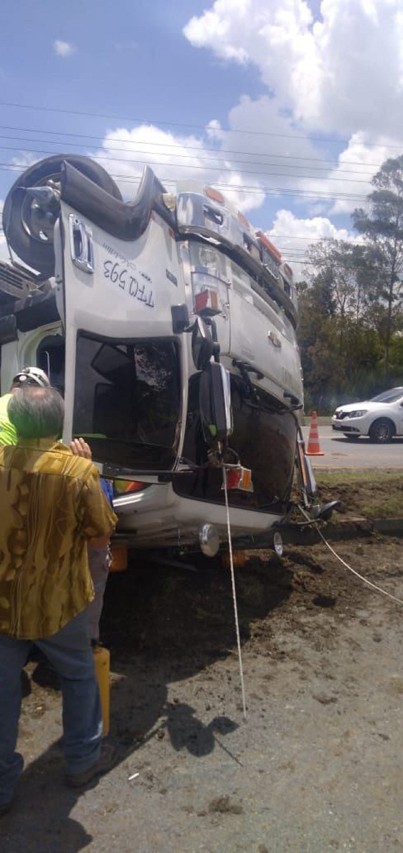 Camión se volcó en la autopista Medellín - Bogotá