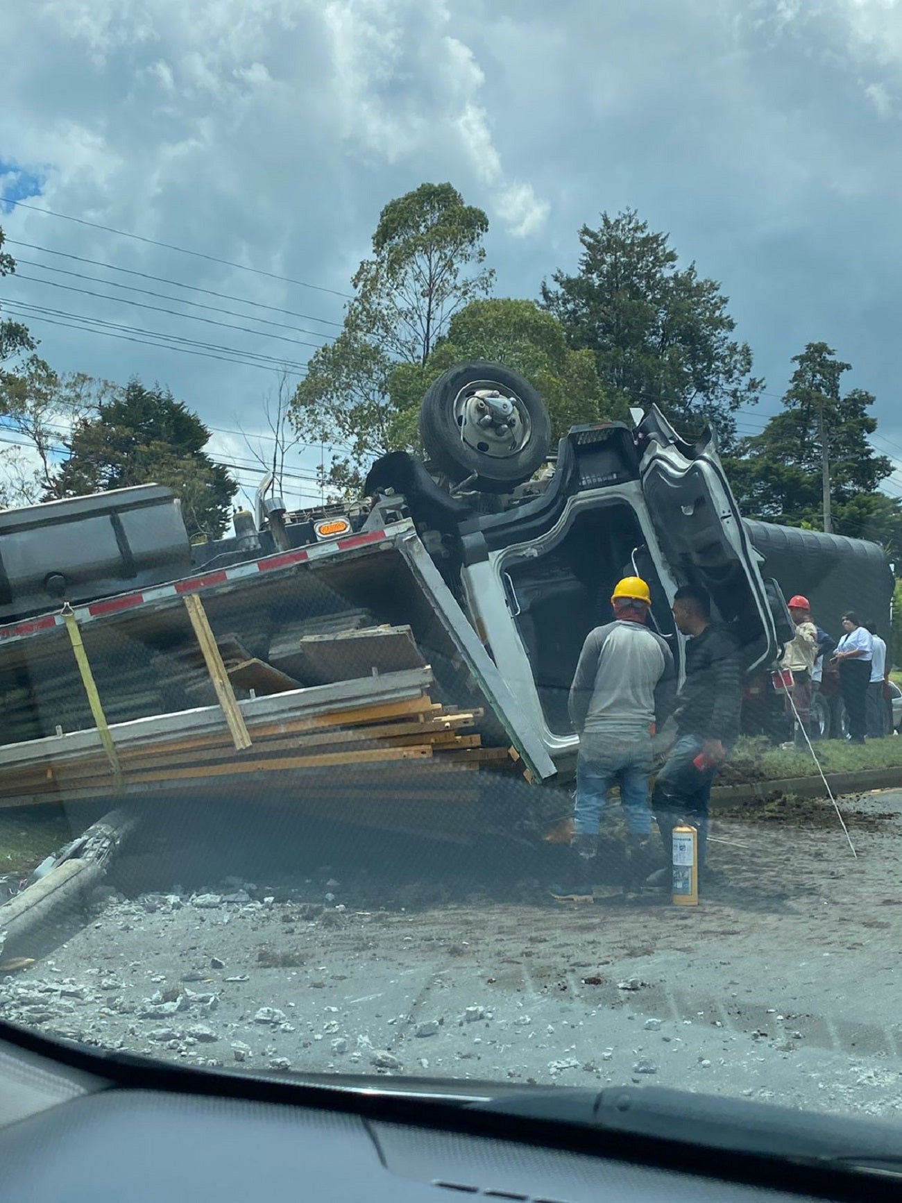 Camión se volcó en la autopista Medellín - Bogotá