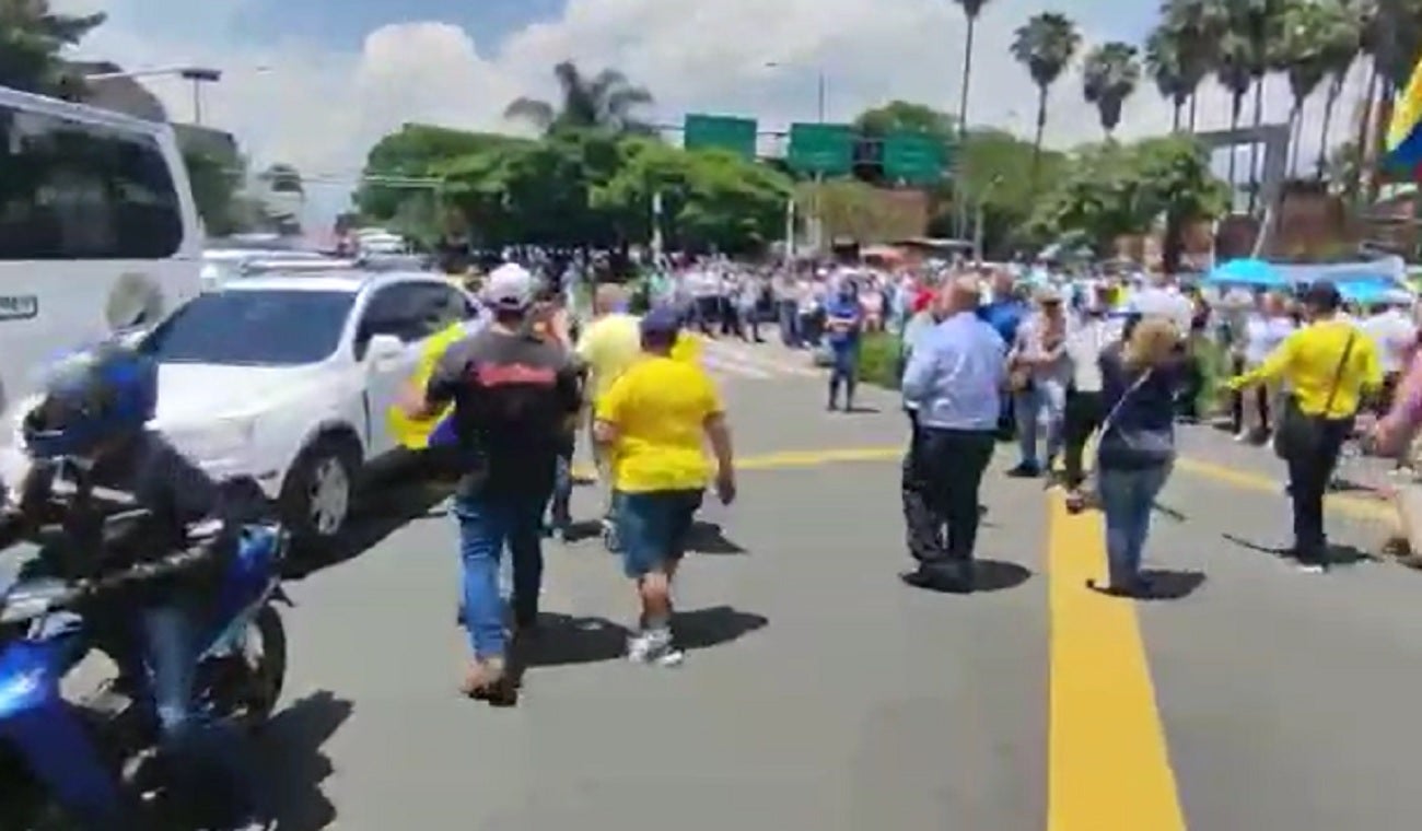 Denuncian agresiones contra equipo periodístico de Telemedellín durante protestas en el centro de la ciudad