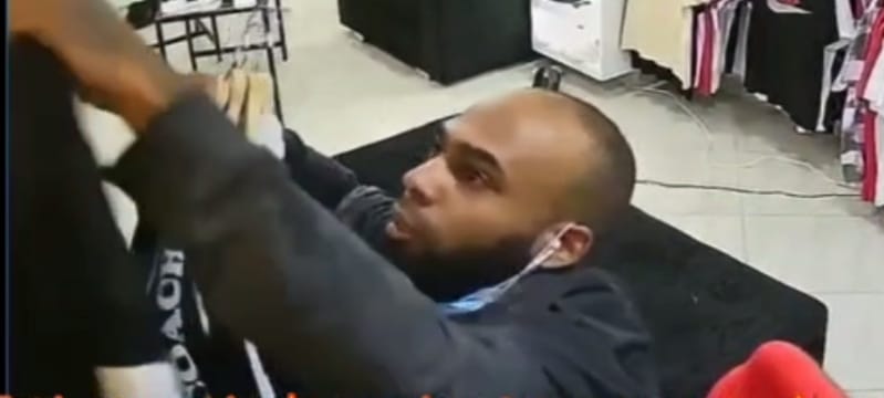 [Video] Delincuentes hurtaron local de ropa en el barrio Aranjuez de Medellín