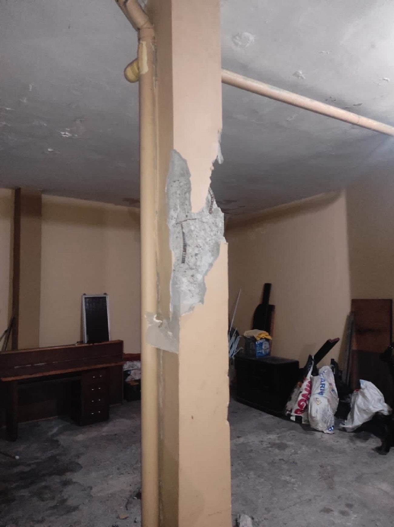 Fuerte ruido y un movimiento obligaron a la evacuación de un edificio de cinco pisos en Medellín