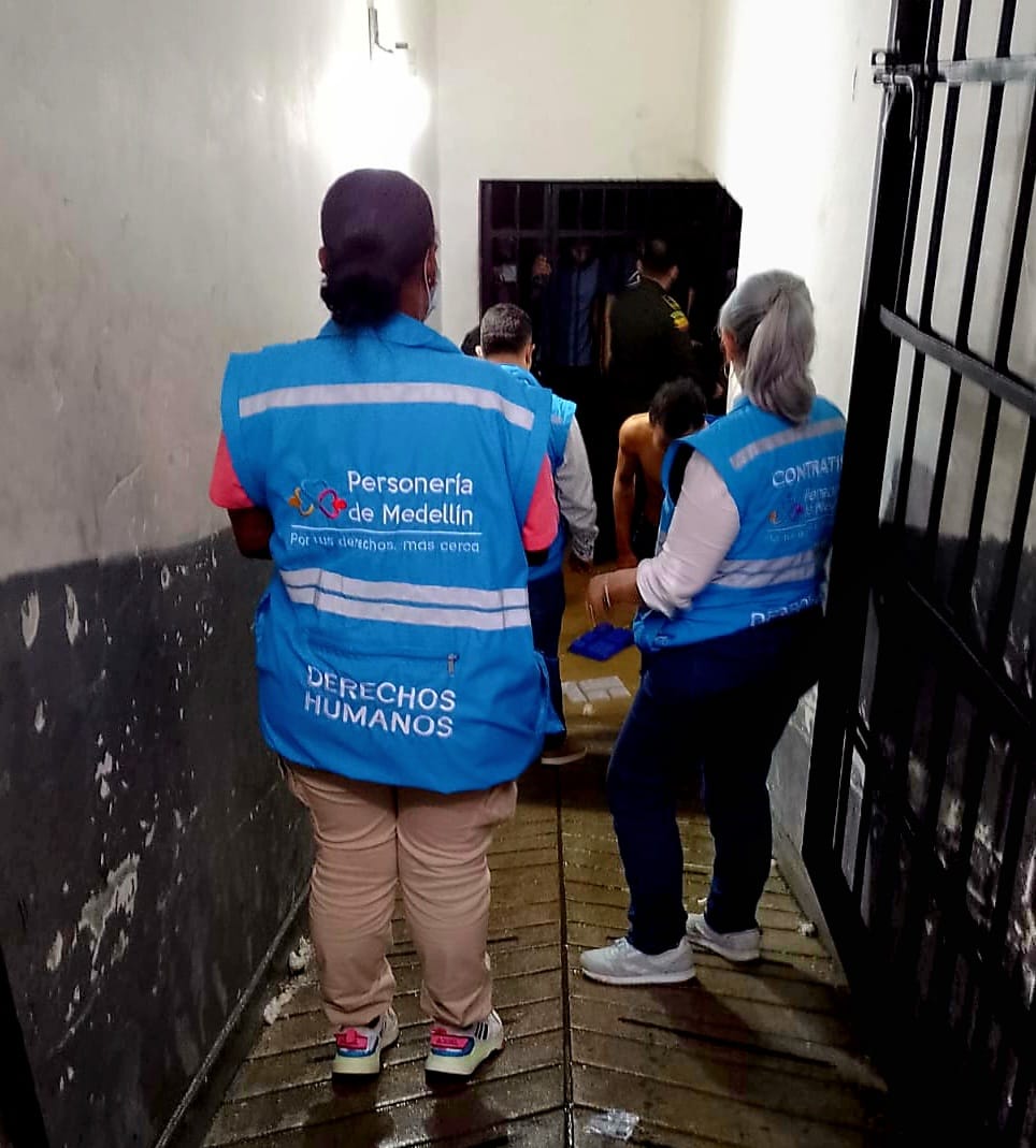 Estación de Policía en Medellín se inundó tras fuertes lluvias