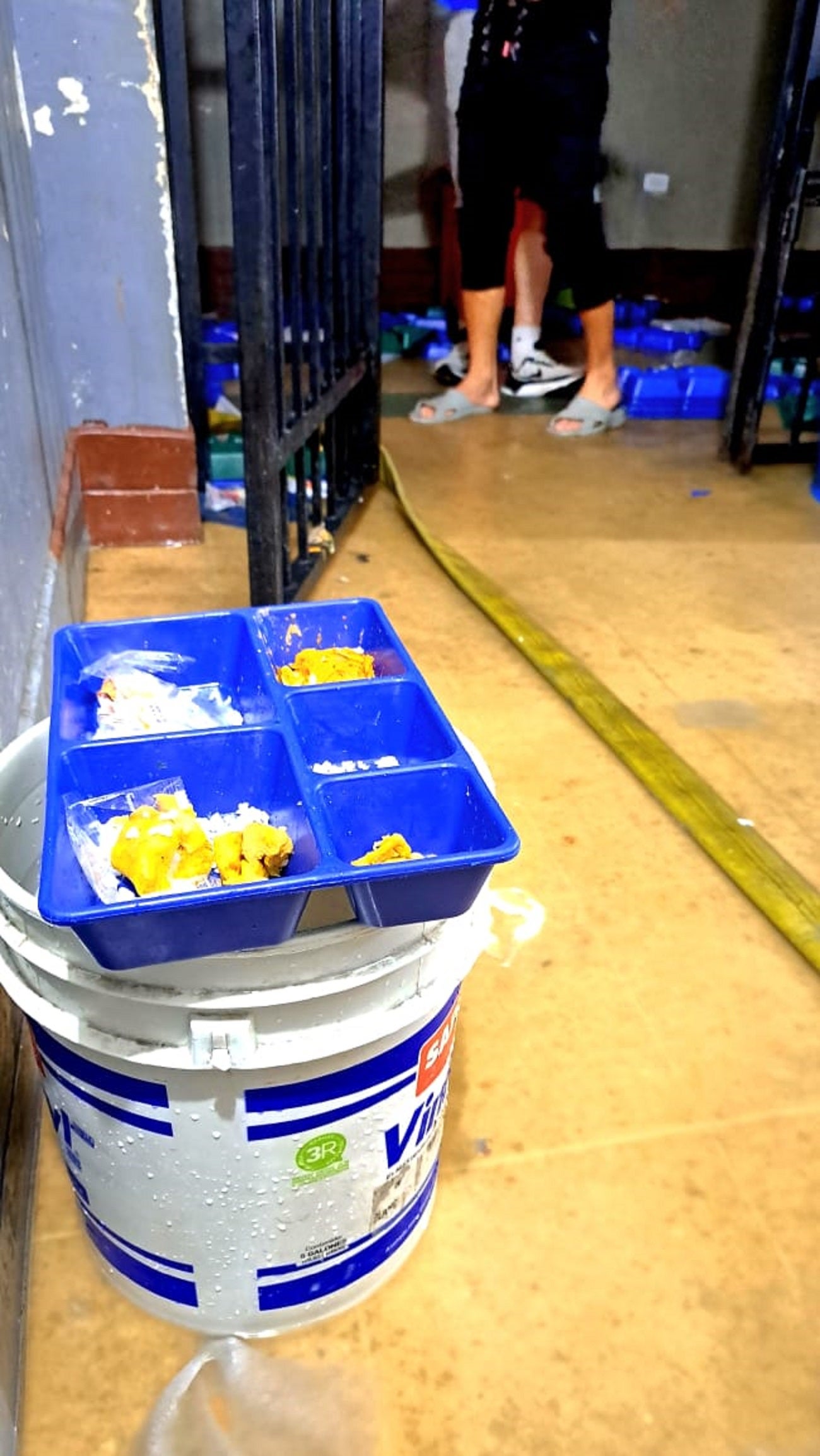 Estación de Policía en Medellín se inundó tras fuertes lluvias