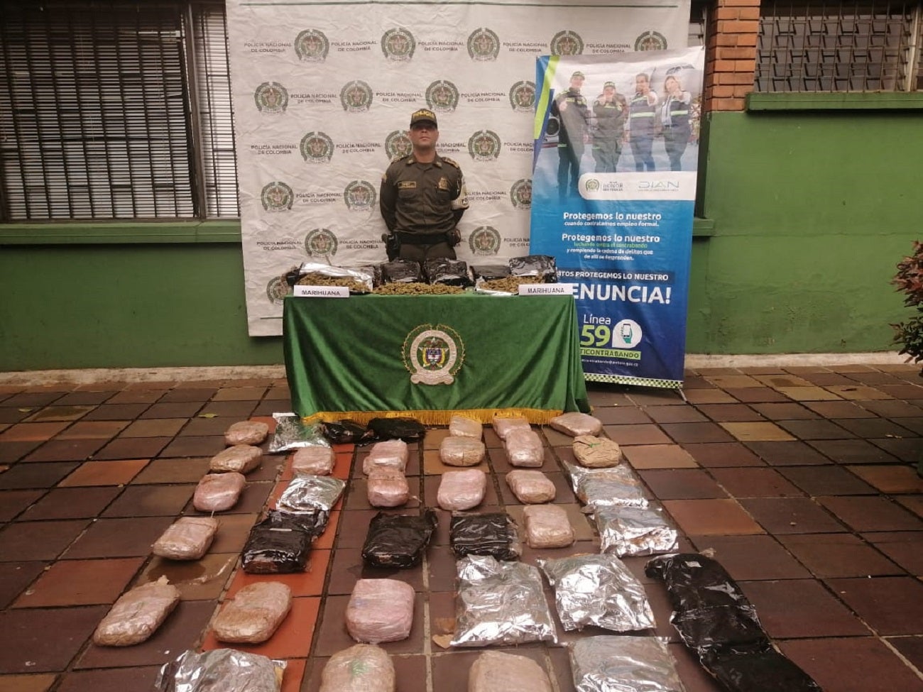 Bien camuflada y como encomienda pretendían ingresar un paquete con marihuana al municipio de Envigado