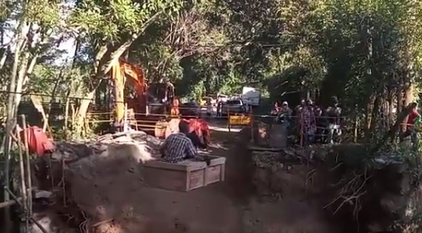 Habitantes de Támesis exponen su vida transportándose en garrucha