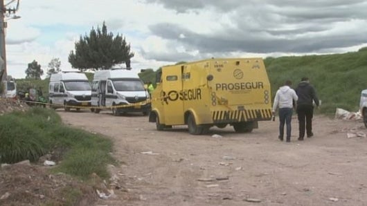 Dentro del vehículo fueron hallados tres funcionarios amordazados de pies y manos y una tula con $200.000.000 en efectivo.