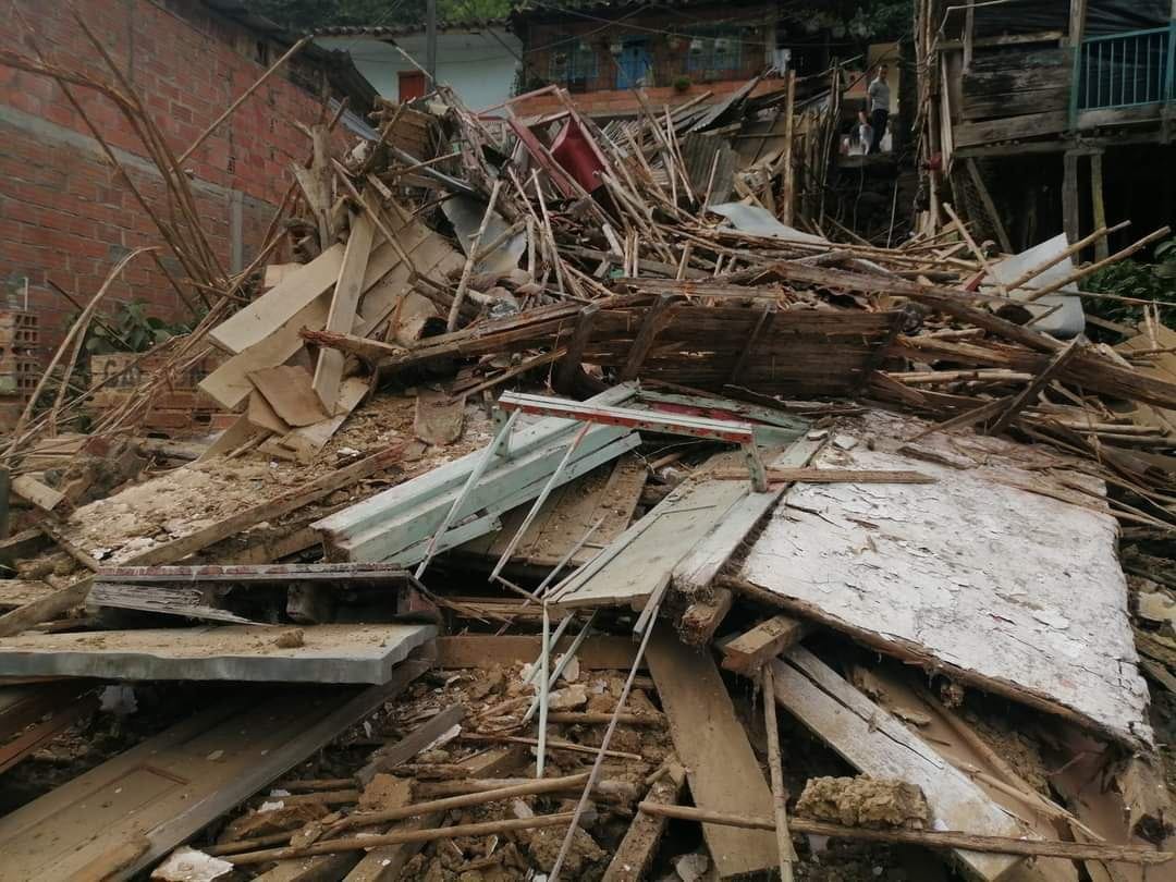 Desplome de vivienda en Andes