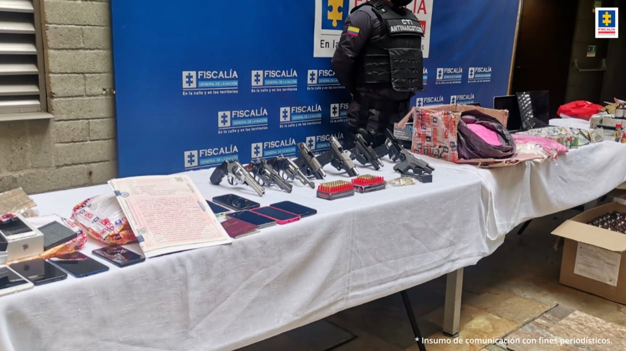 Entre los detenidos hay tres integrantes de la Policía y un oficial de Migración Colombia