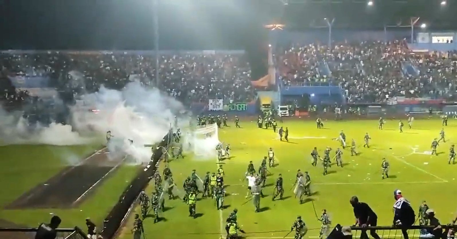 Tragedia de fútbol en indonesia