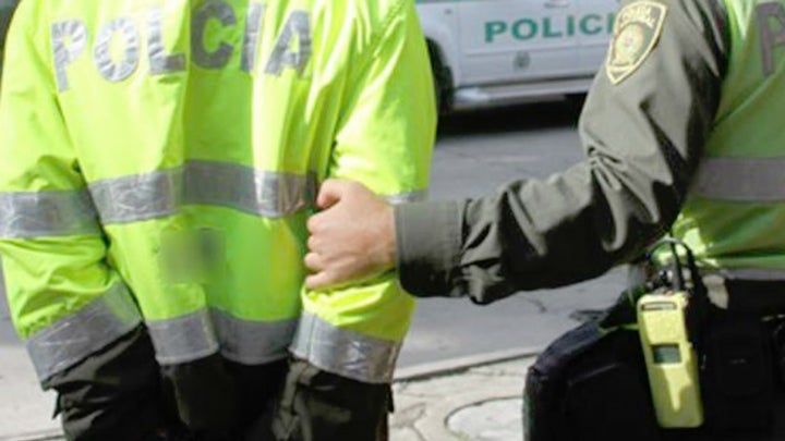 Los uniformados, quienes fueron denunciados por la comunidad, habrían cometido este delito en el centro de la ciudad.