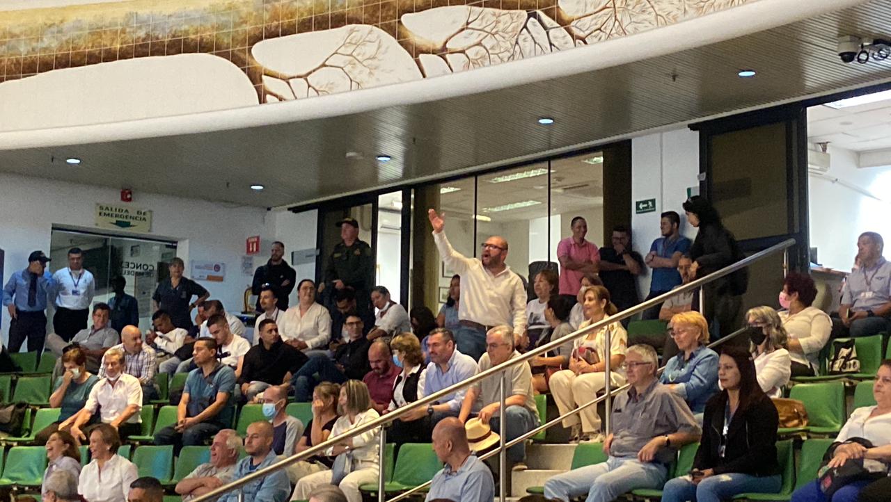 Encontrón entre los asistentes del Concejo de Medellín