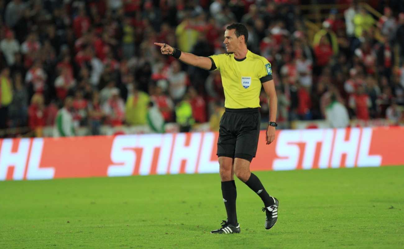 Wilmar Roldán expulsa jugador porque lo miró feo