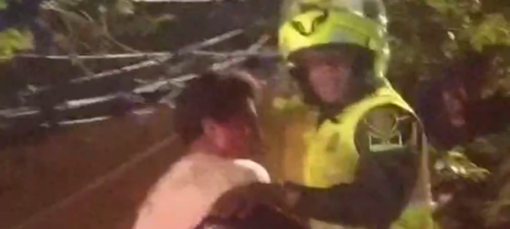 Un sujeto desarmó a un policía en el barrio Aranjuez de Medellín