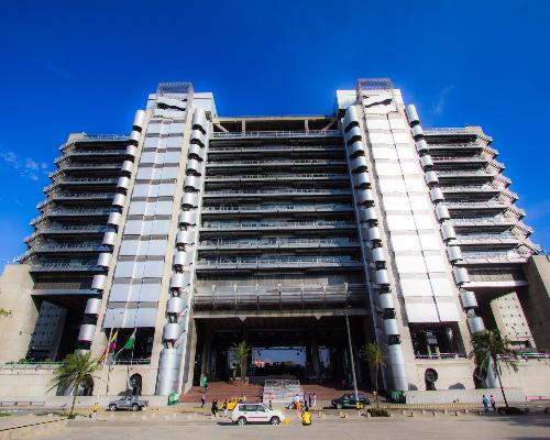 Concejales del Centro Democrático rechazaron que la compañía aumente sus deudas.