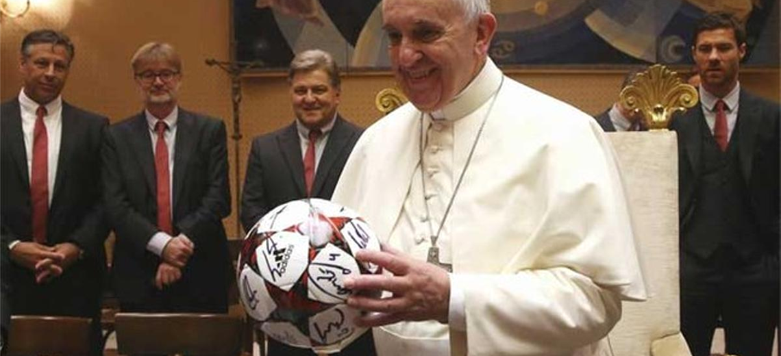 Papa Francisco llama al campeón del Mundial a festejar desde la humildad