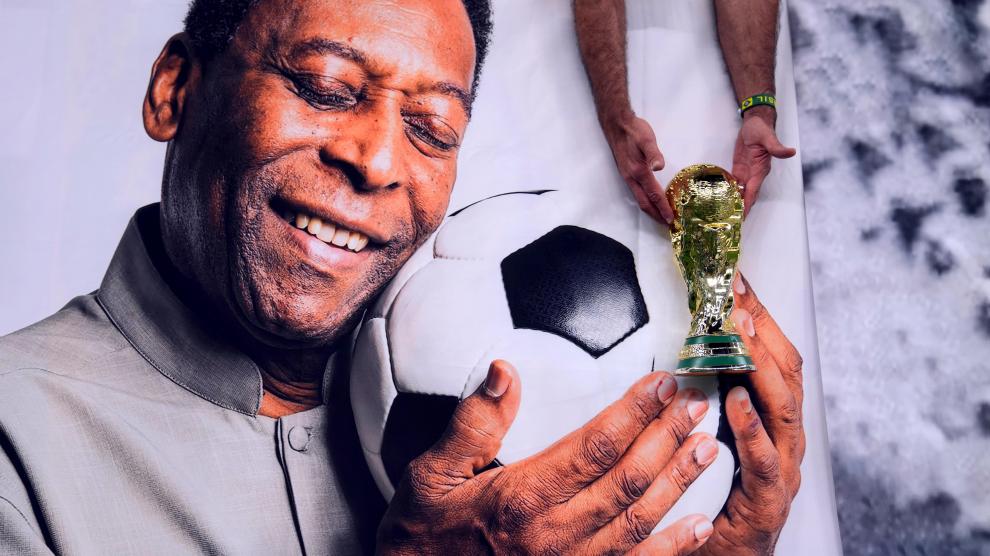 Adiós a Pelé: ligas de Europa rinden homenaje al "rey del fútbol"