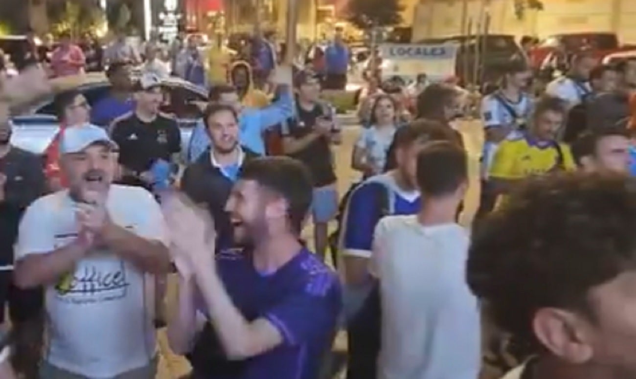 Protestas de hinchas argentinos que buscan entradas para la final del Mundial