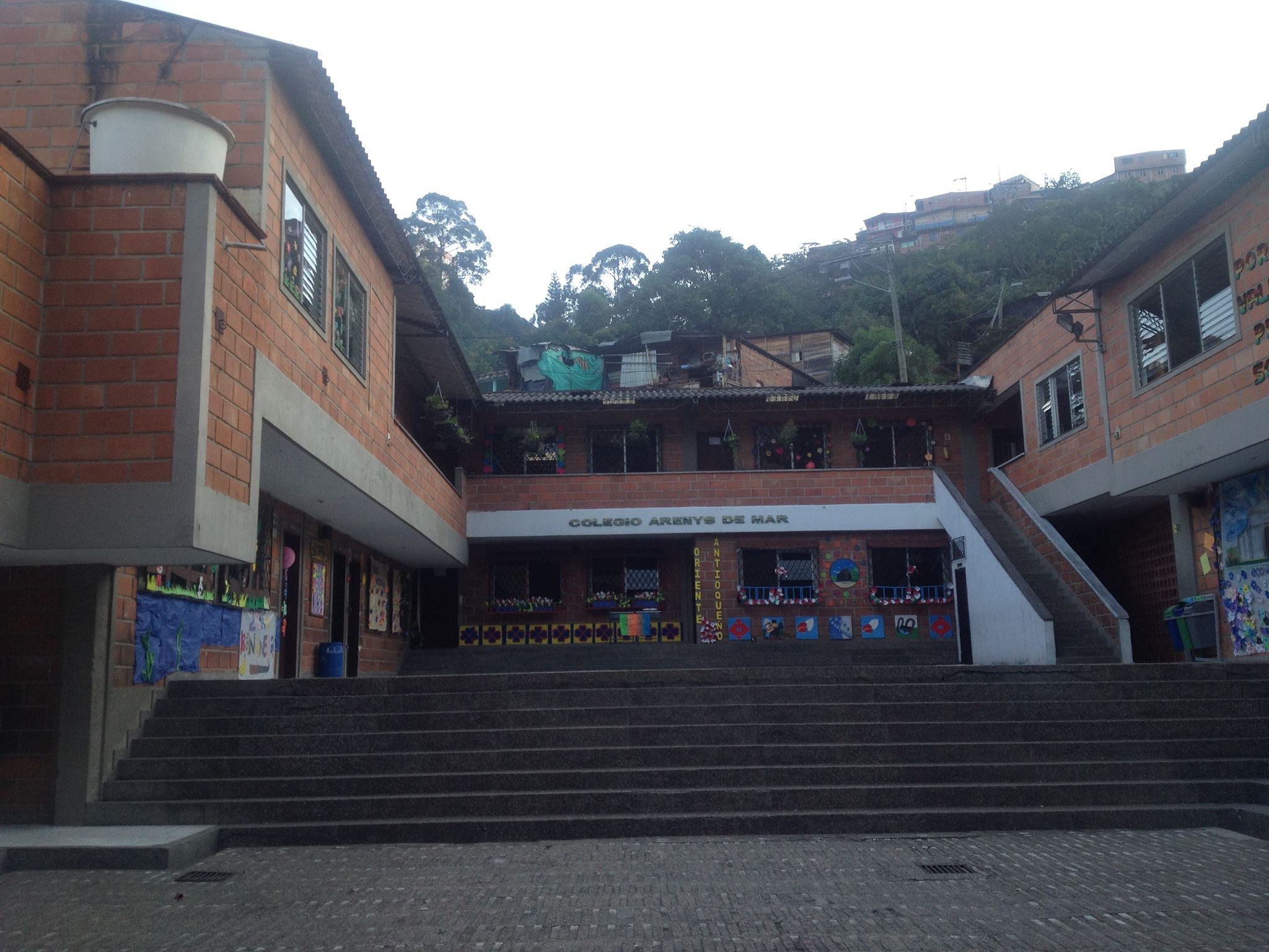 Colegio Arenys de Mar en el barrio Blanquizal, Medellín.