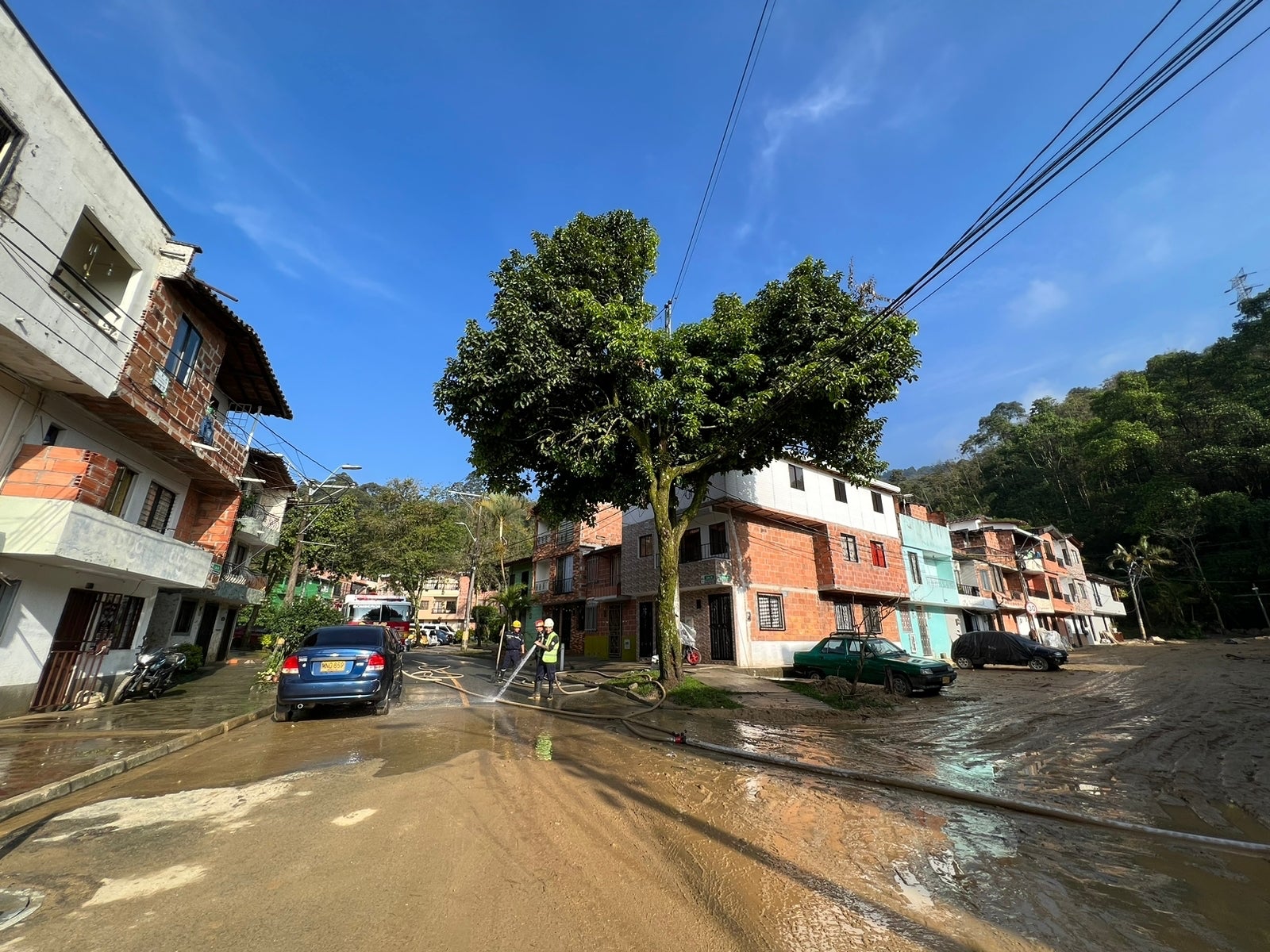 La emergencia fue generada por la inundación de la quebrada Doña María.