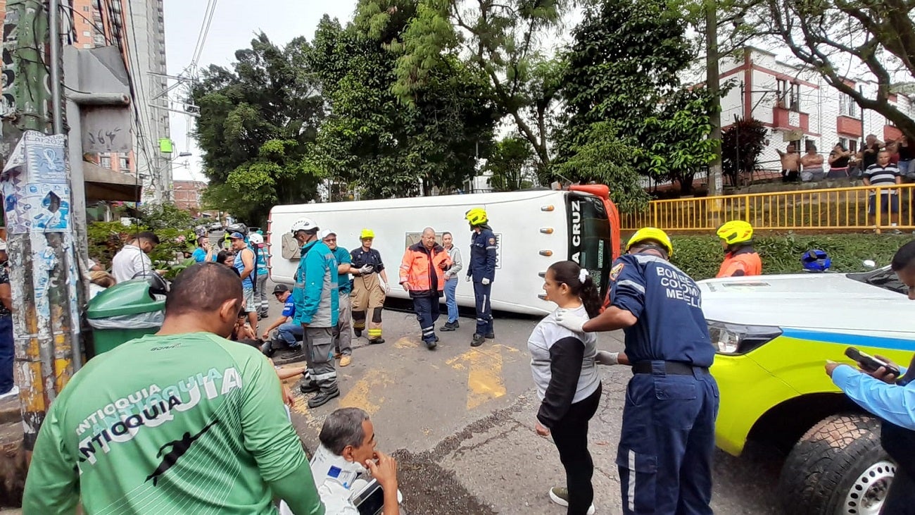 Once lesionados deja el volcamiento de un bus en Aranjuez