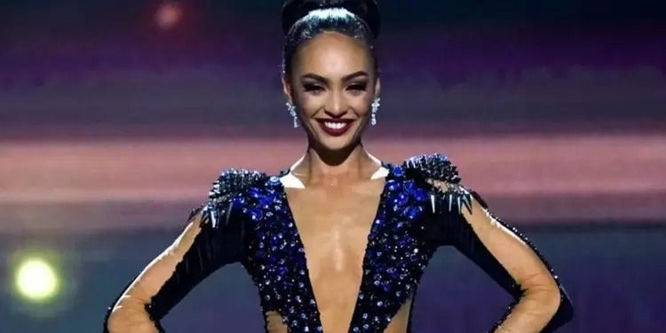 Miss Universe confesó que tuvo que pasar más de 15 días sin bañarse antes de coronarse